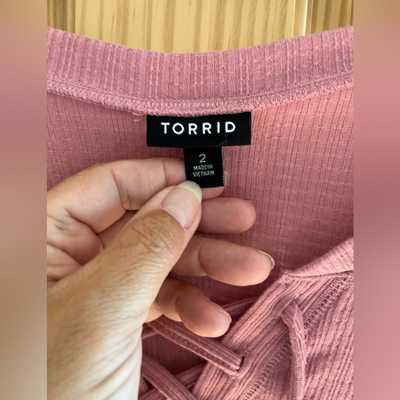 Torrid Rose Taupe Lace Up Neckline Long Sleeve Size 2 - Picture 5 of 9